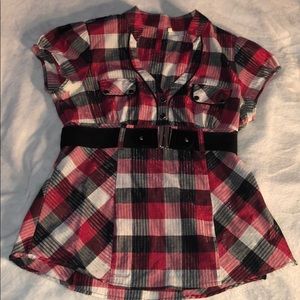 Red/white/black shirt